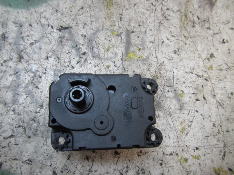 Recambio de motor apertura trampillas climatizador para peugeot 308 active referencia OEM IAM 6479E1 Z5509001 Z5509001