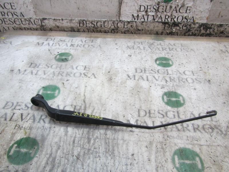 Recambio de brazo limpia delantero izquierdo para chrysler jeep compass 2.0 crd cat referencia OEM IAM 68002027AA  