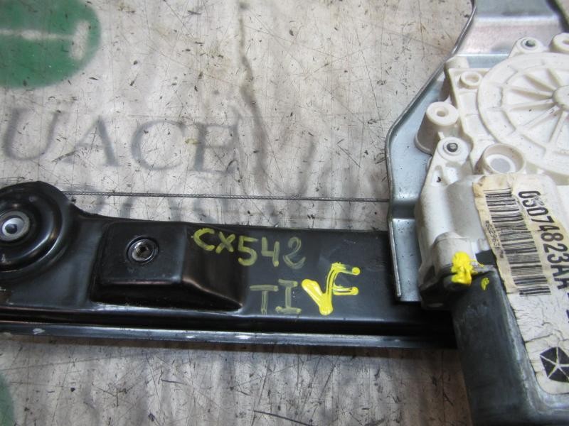 Recambio de elevalunas trasero izquierdo para chrysler jeep compass 2.0 crd cat referencia OEM IAM 68002889AA  