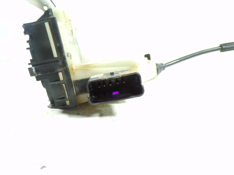 Recambio de cerradura puerta trasera derecha para peugeot 208 1.2 12v vti referencia OEM IAM 9812501180 9812501180 