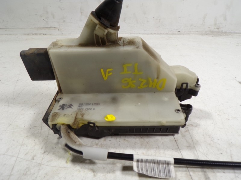 Recambio de cerradura puerta trasera izquierda para peugeot 208 1.2 12v vti referencia OEM IAM 9812501280 9812501280 