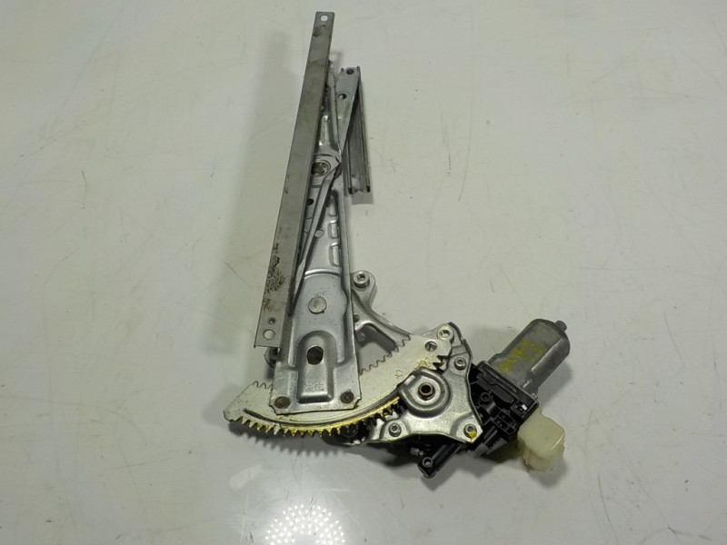 Recambio de elevalunas trasero derecho para nissan x-trail (t32) acenta referencia OEM IAM 827204CA0A 827301BA0A 827301BA0A