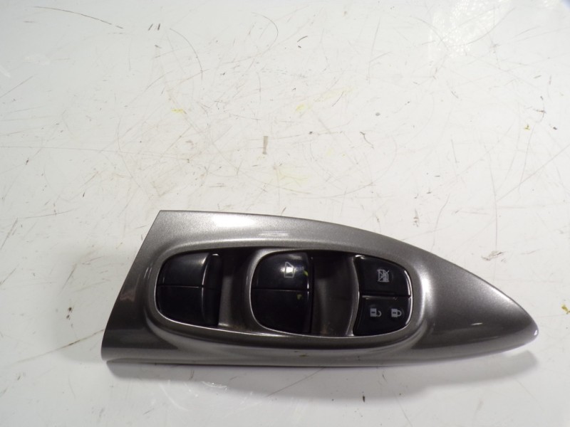 Recambio de mando elevalunas delantero izquierdo para nissan juke (f15) 1.5 turbodiesel cat referencia OEM IAM 254011KA5E  