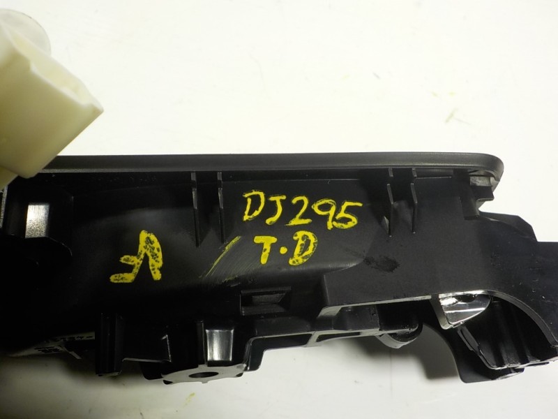 Recambio de maneta interior trasera derecha para lexus rx 450h referencia OEM IAM 6760748010C0 6929748020 8616048300