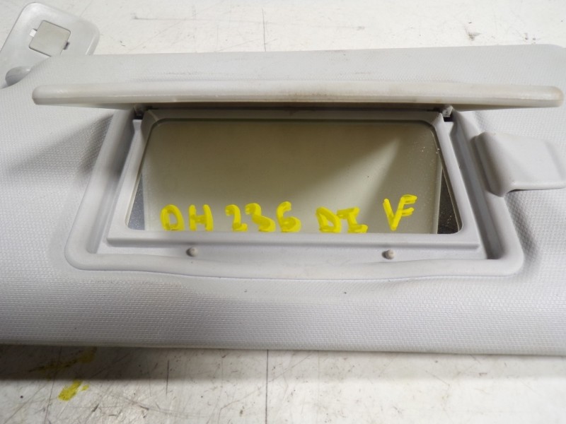 Recambio de parasol izquierdo para peugeot 208 1.2 12v vti referencia OEM IAM 16125932PR  