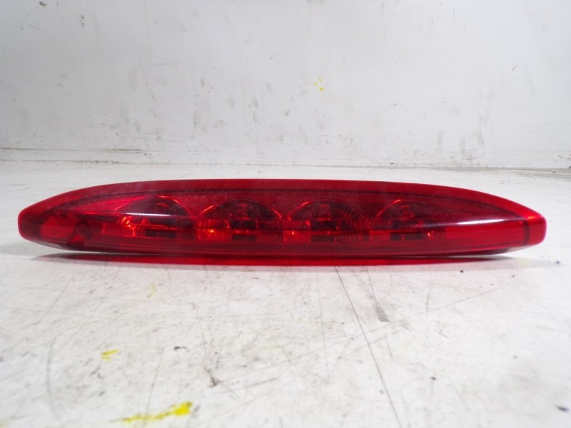 Recambio de piloto trasero central para peugeot 208 1.2 12v vti referencia OEM IAM 9674309080  