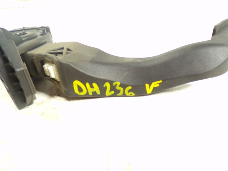 Recambio de potenciometro pedal para peugeot 208 1.2 12v vti referencia OEM IAM 1601CW 9671433780 