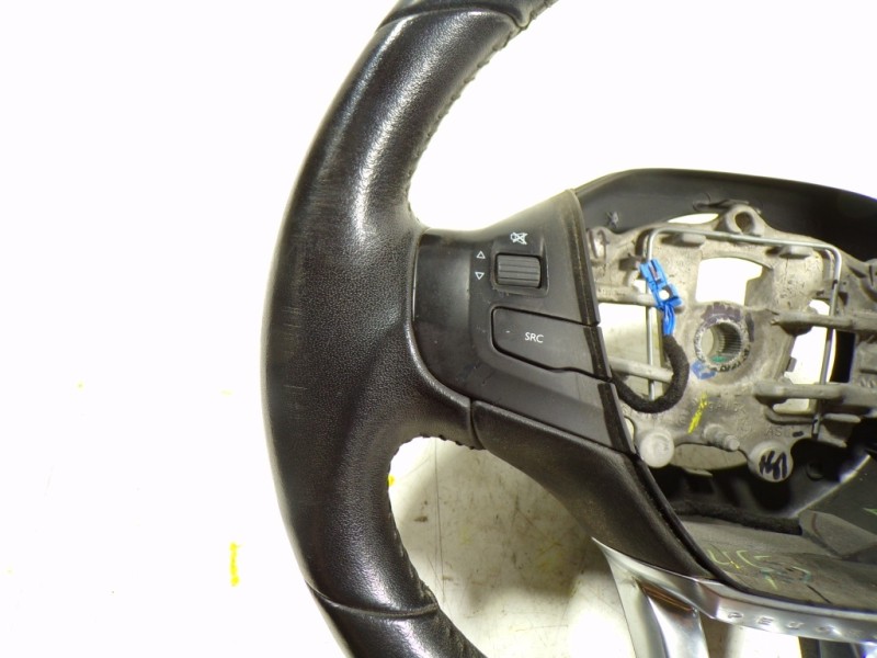 Recambio de volante para peugeot 208 1.2 12v vti referencia OEM IAM 96739515ZD  