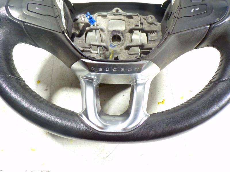 Recambio de volante para peugeot 208 1.2 12v vti referencia OEM IAM 96739515ZD  