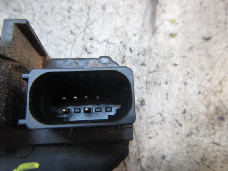 Recambio de cerradura puerta trasera izquierda para opel astra j lim. cosmo referencia OEM IAM 13579557  