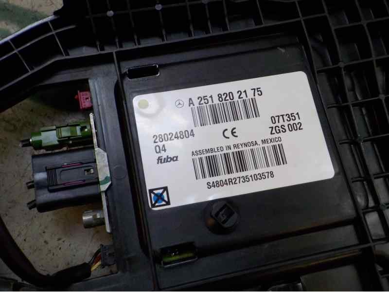 Recambio de antena para mercedes-benz clase m (w164) 3.0 cdi cat referencia OEM IAM A2518201175 A2518202175 