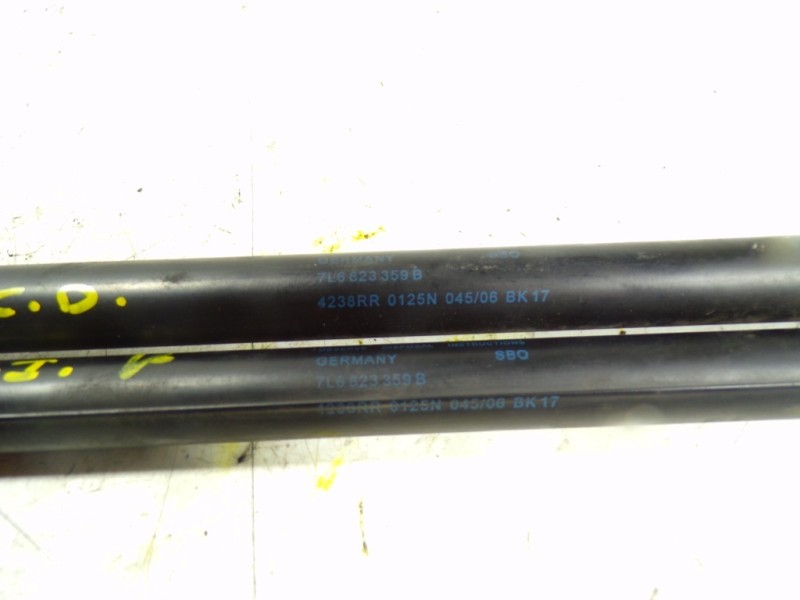 Recambio de amortiguador capot para volkswagen touareg (7l6) 3.0 v6 tdi dpf referencia OEM IAM 7L6823359B 7L6823359B 