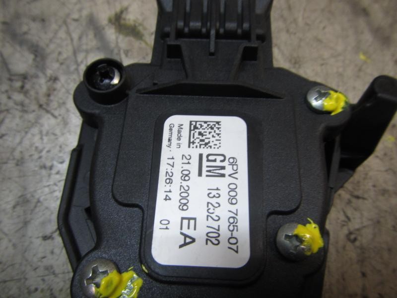 Recambio de potenciometro pedal para opel astra j lim. cosmo referencia OEM IAM 13252702  