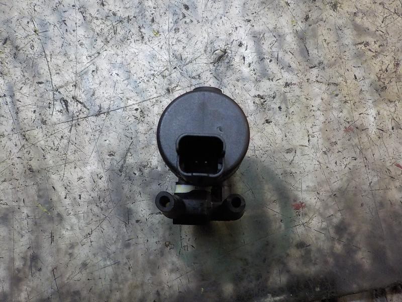 Recambio de bomba limpia para peugeot 208 access referencia OEM IAM 643475  