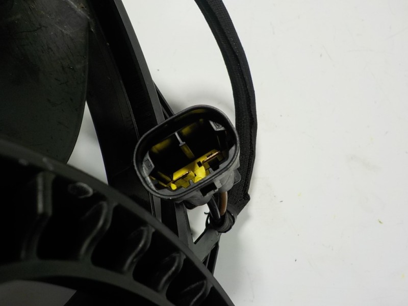 Recambio de electroventilador para peugeot 2008 (p1) 1.2 12v e-thp / puretech referencia OEM IAM 9827752980 9838282180 