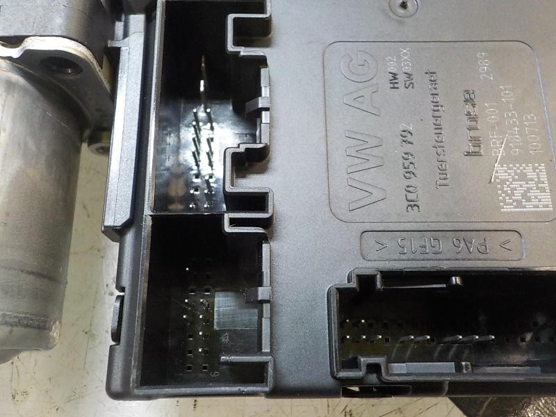 Recambio de motor elevalunas delantero derecho para volkswagen passat berlina (3c2) advance plus referencia OEM IAM   