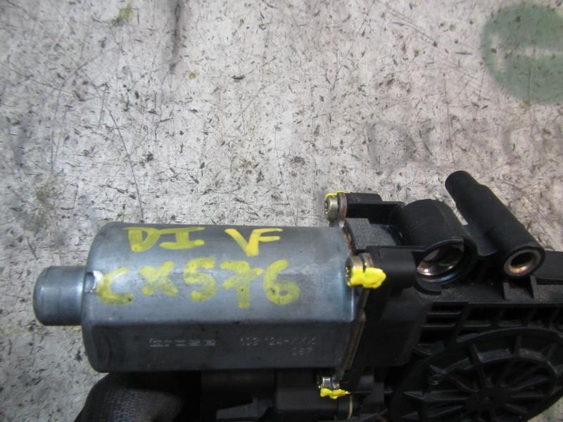 Recambio de motor elevalunas delantero derecho para audi a4 berlina (b5) 1.9 tdi referencia OEM IAM   