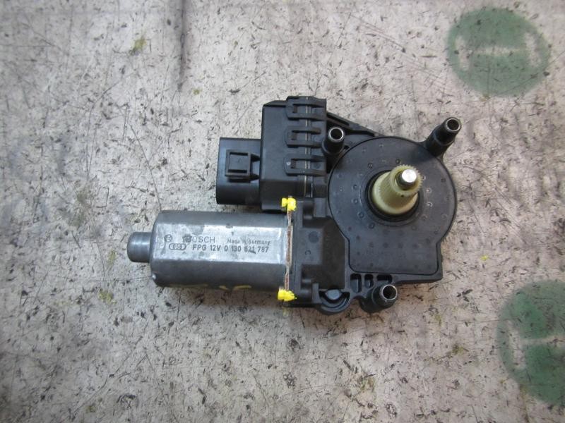 Recambio de motor elevalunas delantero derecho para audi a4 berlina (b5) 1.9 tdi referencia OEM IAM   