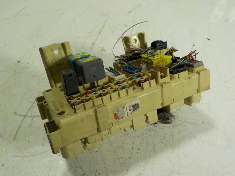 Recambio de caja reles / fusibles para toyota avensis berlina (t25) 2.0 turbodiesel cat referencia OEM IAM  82641CA010F 