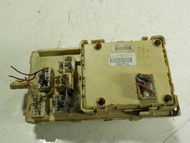 Recambio de caja reles / fusibles para toyota avensis berlina (t25) 2.0 turbodiesel cat referencia OEM IAM  82641CA010F 