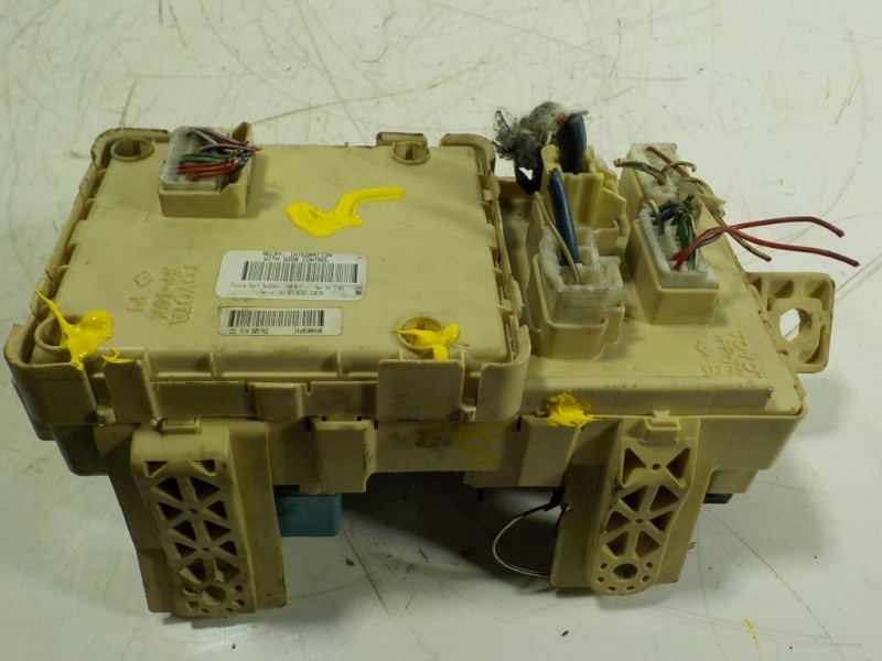 Recambio de caja reles / fusibles para toyota avensis berlina (t25) 2.0 turbodiesel cat referencia OEM IAM  82641CA010F 