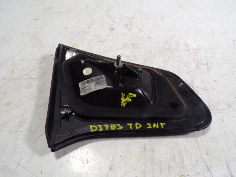 Recambio de piloto trasero derecho interior para citroën c3 1.0 vti referencia OEM IAM  9803934280 