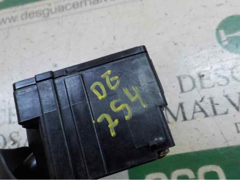 Recambio de mando limpia para dacia sandero stepway ambiance referencia OEM IAM 8201168008 681726046R E10670243