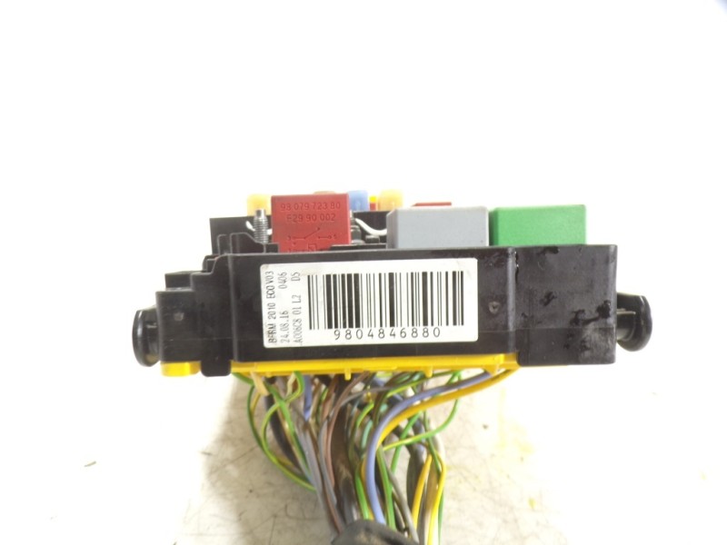 Recambio de caja reles / fusibles para peugeot 208 1.6 blue-hdi fap referencia OEM IAM 1611427780 9804846880 