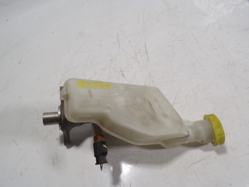 Recambio de bomba freno para peugeot 208 1.6 16v hdi fap referencia OEM IAM 4601R9  