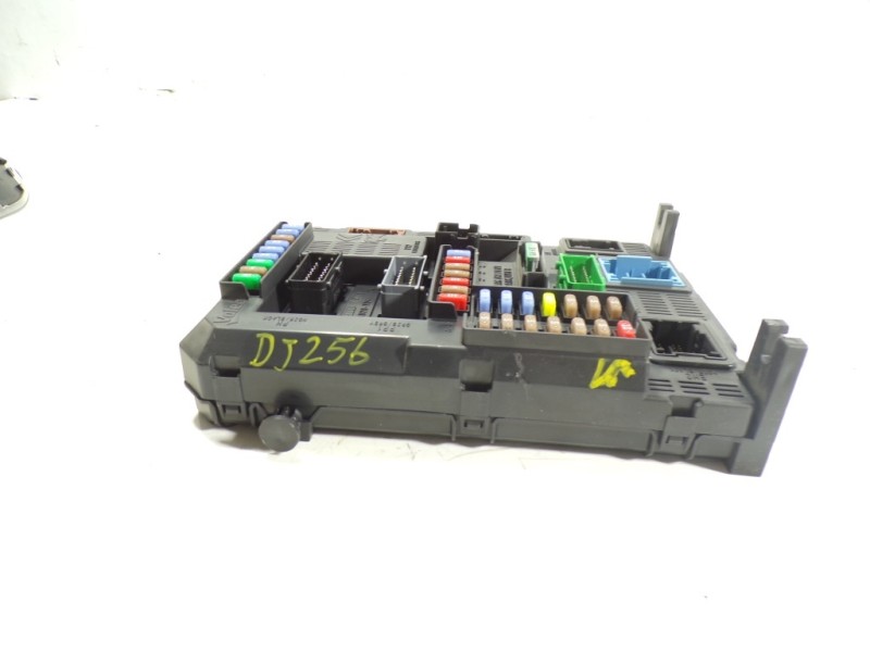 Recambio de caja reles / fusibles para peugeot 208 1.6 16v hdi fap referencia OEM IAM 1611427780 9807531680 