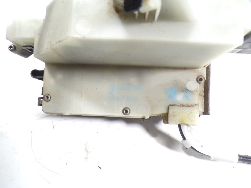 Recambio de cerradura puerta delantera derecha para peugeot 208 1.6 16v hdi fap referencia OEM IAM 9812500780 9812500780 
