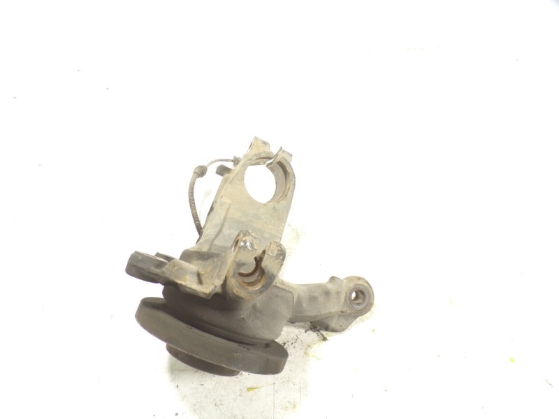 Recambio de mangueta delantera derecha para peugeot 208 1.6 blue-hdi fap referencia OEM IAM 364790  