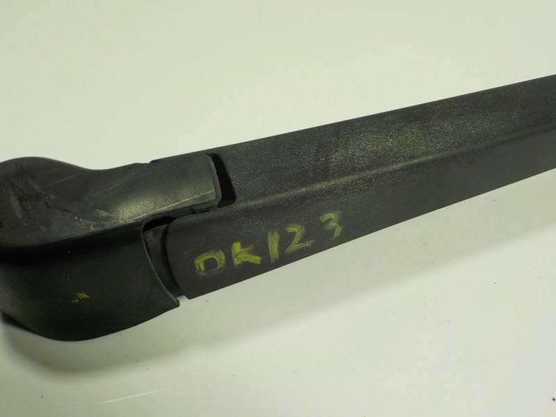 Recambio de brazo limpia trasero para skoda rapid 1.6 tdi dpf referencia OEM IAM 5JA955707  