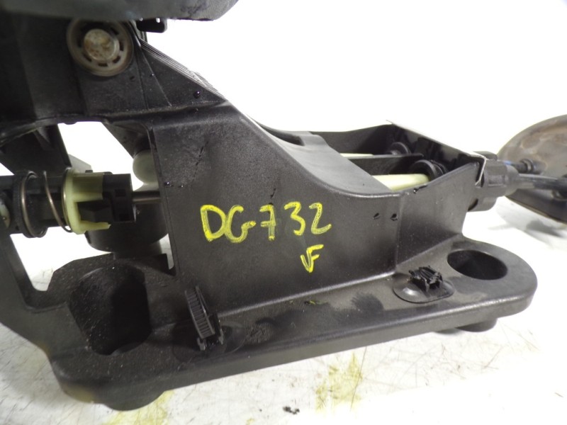 Recambio de palanca cambio para peugeot 208 1.6 blue-hdi fap referencia OEM IAM 9808161780  