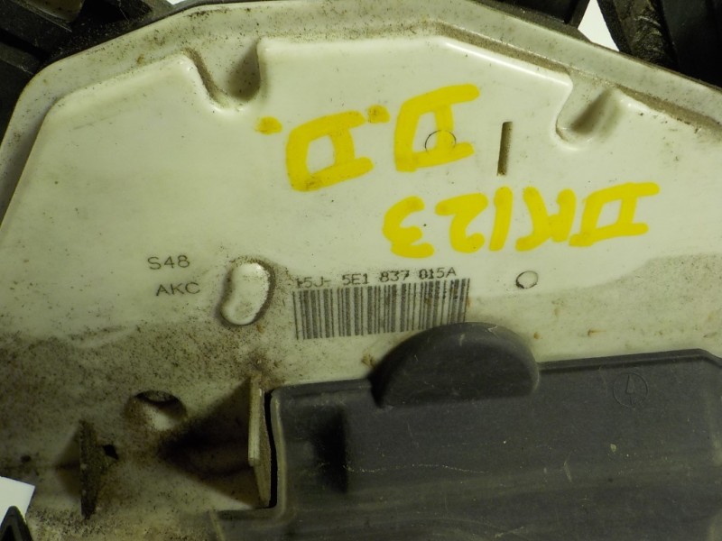 Recambio de cerradura puerta delantera derecha para skoda rapid 1.6 tdi dpf referencia OEM IAM 5E1837015A 5E1837015A 