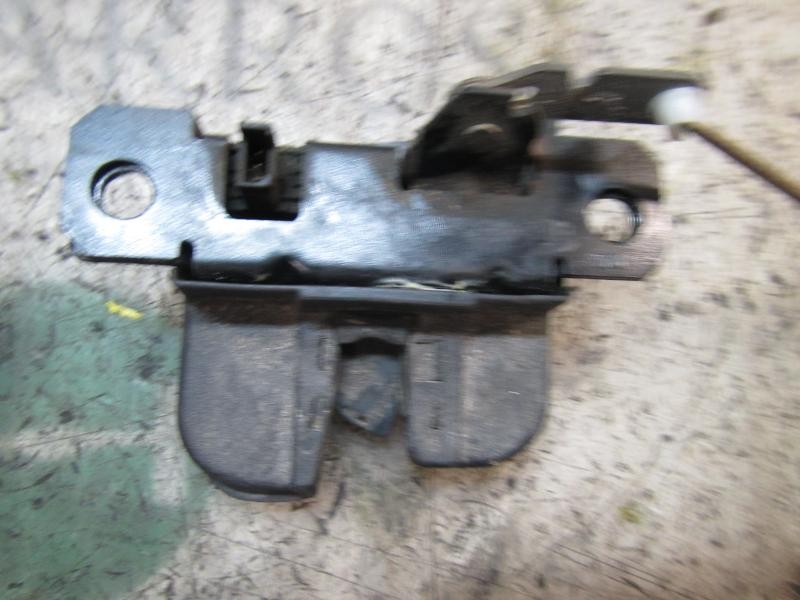 Recambio de cerradura puerta trasera derecha para volkswagen caddy ka/kb (2k) furg. referencia OEM IAM 2K0827506F9B9  