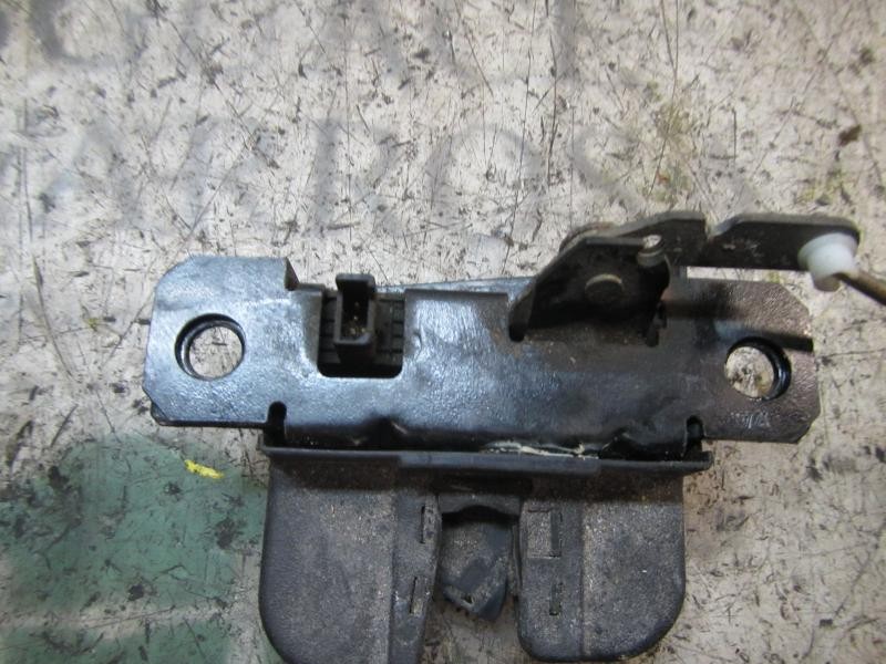 Recambio de cerradura puerta trasera derecha para volkswagen caddy ka/kb (2k) furg. referencia OEM IAM 2K0827506F9B9  