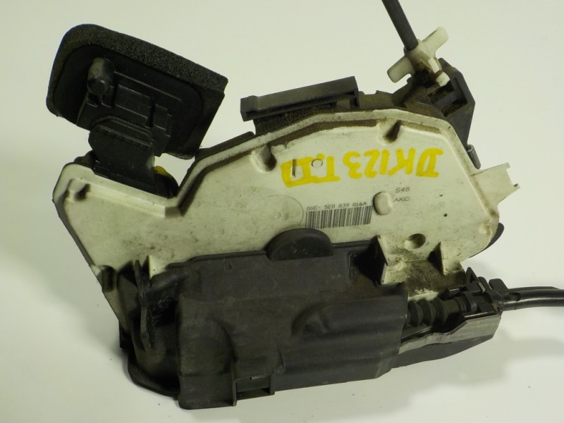 Recambio de cerradura puerta trasera derecha para skoda rapid 1.6 tdi dpf referencia OEM IAM 5E0839016A 5E0839016A 