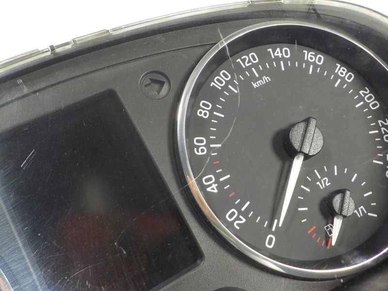 Recambio de cuadro instrumentos para skoda rapid 1.6 tdi dpf referencia OEM IAM  5JA920840A 04812031373941741