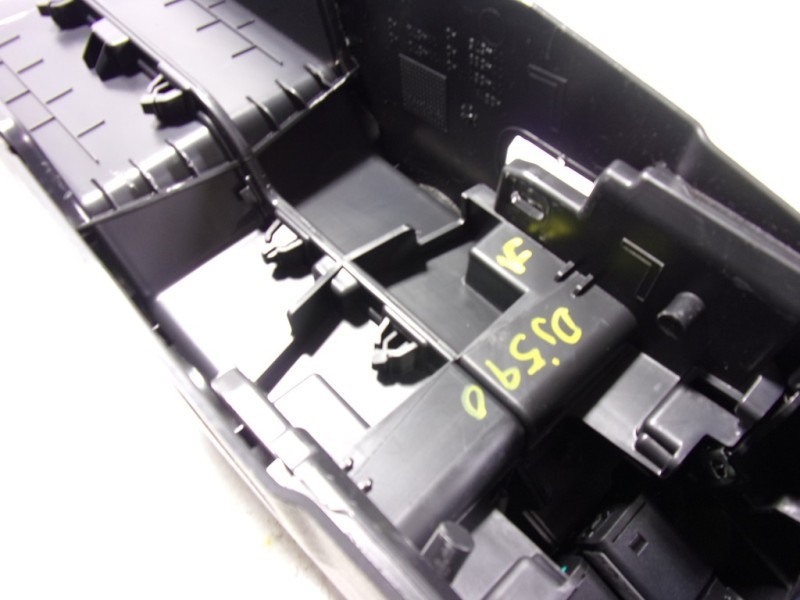 Recambio de apoyabrazos central para peugeot 208 (p2) 1.2 puretech referencia OEM IAM 98233772ZD  