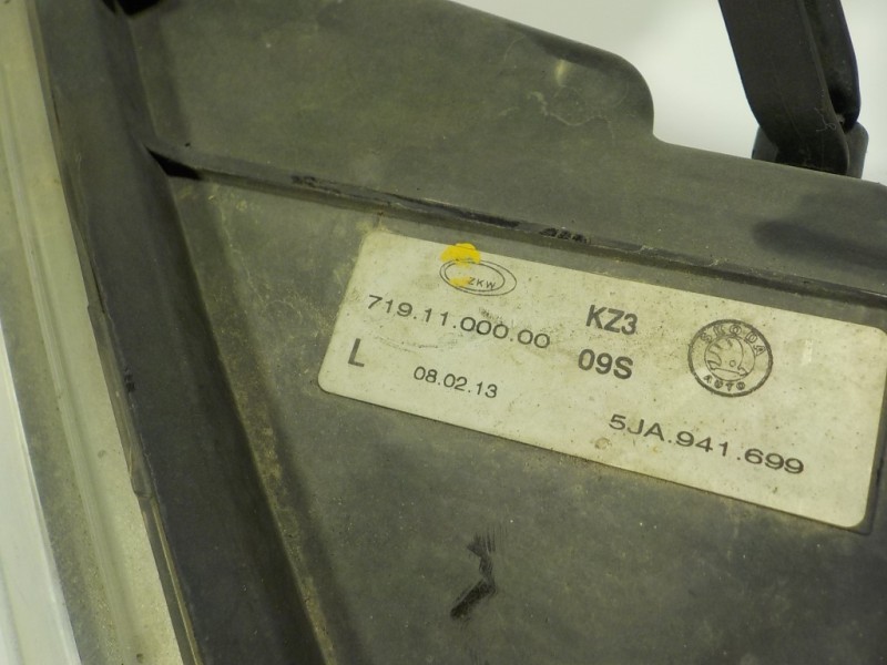 Recambio de faro antiniebla izquierdo para skoda rapid 1.6 tdi dpf referencia OEM IAM 5JA941701 5JA941699 