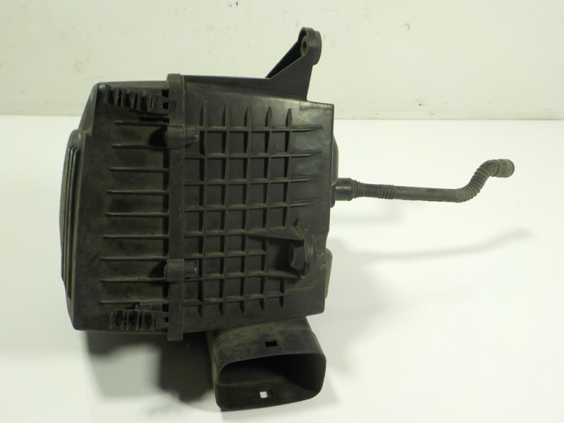 Recambio de filtro aire para skoda rapid 1.6 tdi dpf referencia OEM IAM 6R0129607E  