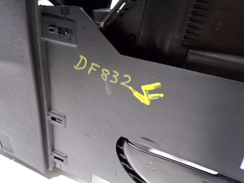 Recambio de apoyabrazos central para citroën ds5 2.0 hdi fap cat (rh02 / dw10cted4) referencia OEM IAM 98054330ZD  