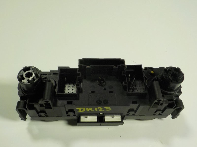 Recambio de mando calefaccion / aire acondicionado para skoda rapid 1.6 tdi dpf referencia OEM IAM 5JA8200459B9 5JA820045 901518