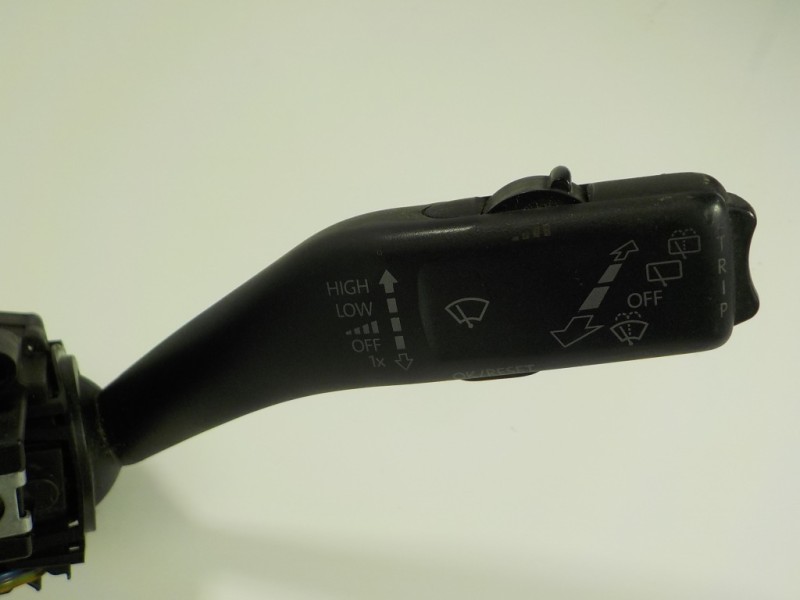 Recambio de mando intermitentes para skoda rapid 1.6 tdi dpf referencia OEM IAM 6RA953513C9B9 6RA953521C 10091624