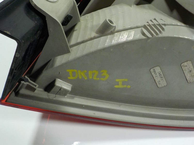 Recambio de piloto trasero izquierdo para skoda rapid 1.6 tdi dpf referencia OEM IAM 5JH945111  