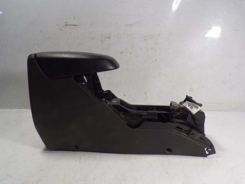 Recambio de apoyabrazos central para ford kuga (cbv) titanium referencia OEM IAM 1724355  