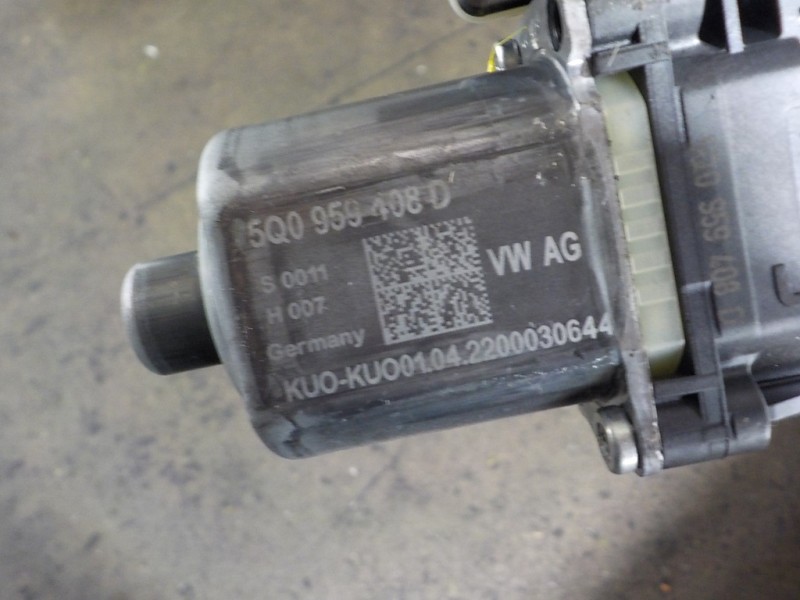 Recambio de motor elevalunas trasero derecho para seat leon (kl1) 2.0 tdi referencia OEM IAM  5Q0959408D 