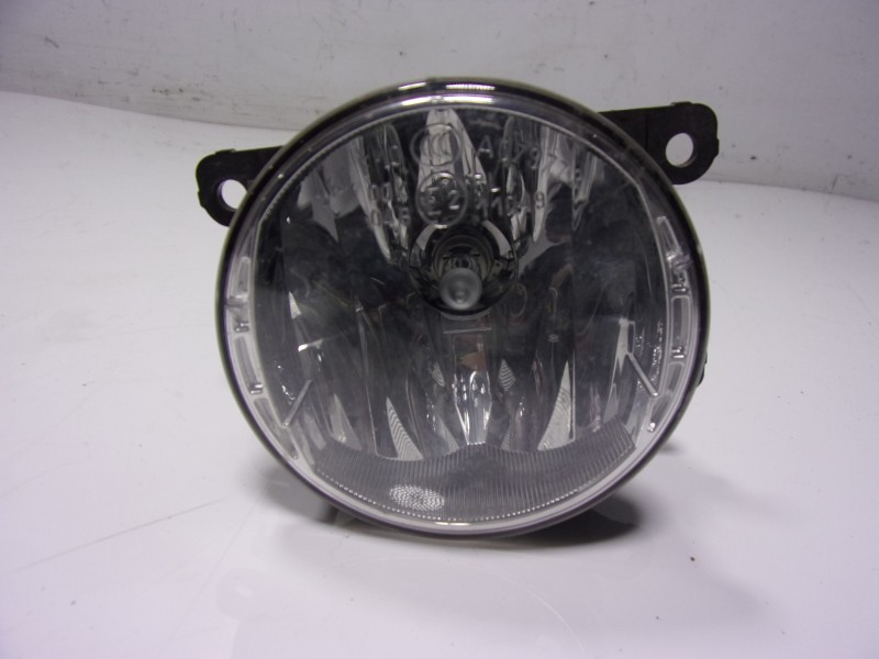 Recambio de faro antiniebla derecho para renault twingo iii 1.0 sce referencia OEM IAM 261500097R 261500097R 