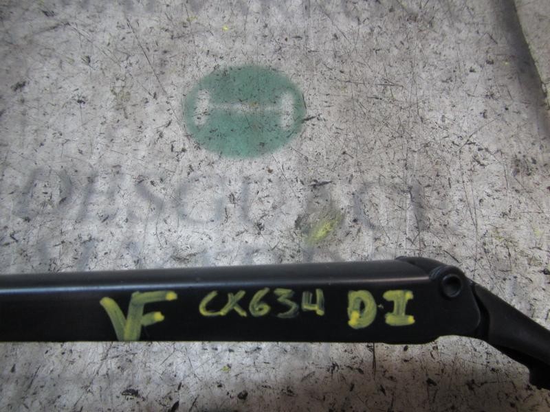 Recambio de brazo limpia delantero derecho para opel zafira b 1.9 cdti referencia OEM IAM   